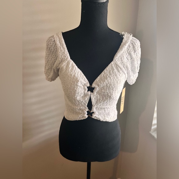 Madden NYC Juniors Hardware Lace Top - Picture 4 of 8